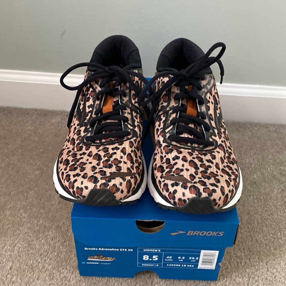 Brook’s adrenaline GTS 20 leopard 8.5